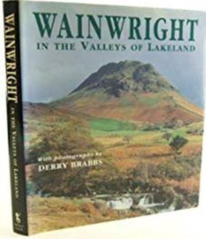 Wainwright on the Lakeland Mountain Passes  (English, Hardcover, Wainwright Alfred)