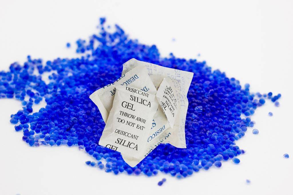 Original blue silica gel 200 gram(1 packet)- Absorb moisture from the air and preventing damage.