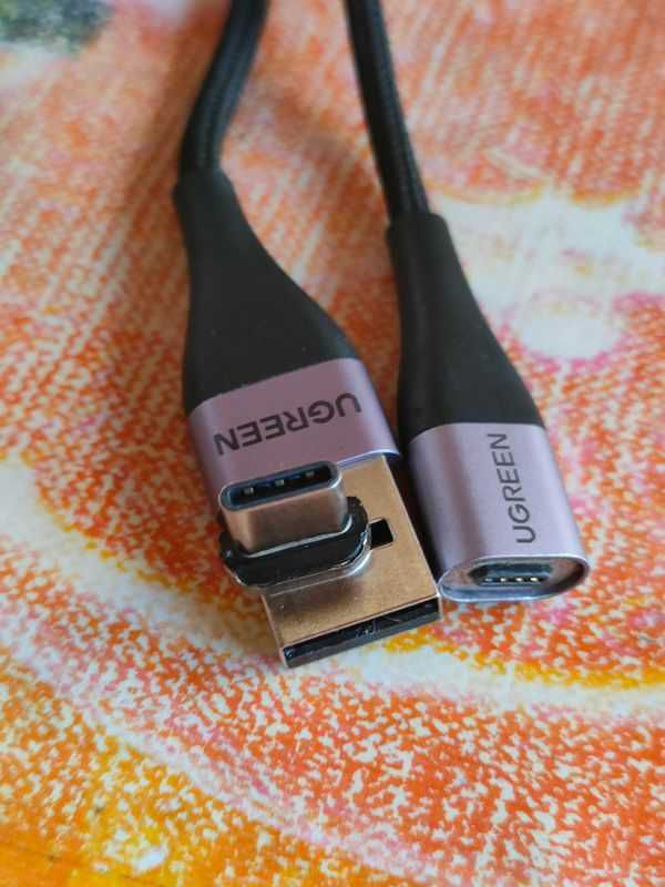 Magnetic USB cable