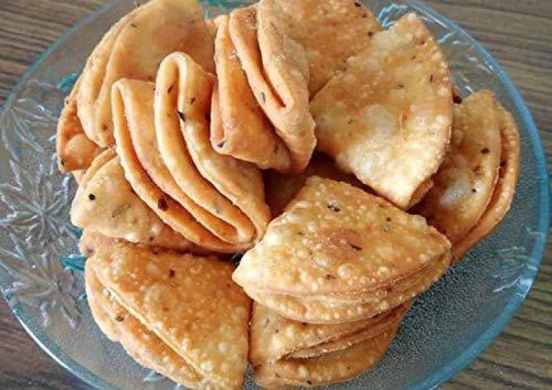 CHATOKDE Homemade Ajwain Mathari, Indian Masala Crispy , Ready to Eat Mathri, 200g  (200 g)