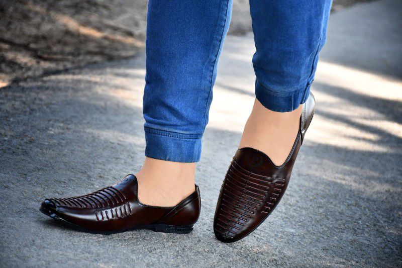 Juttis & Mojaris Nagra Stylish Shoes For Men Jutis For Men  (Brown)