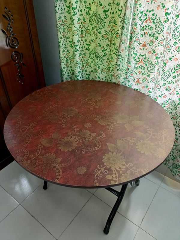 Round Dining Table For Sell