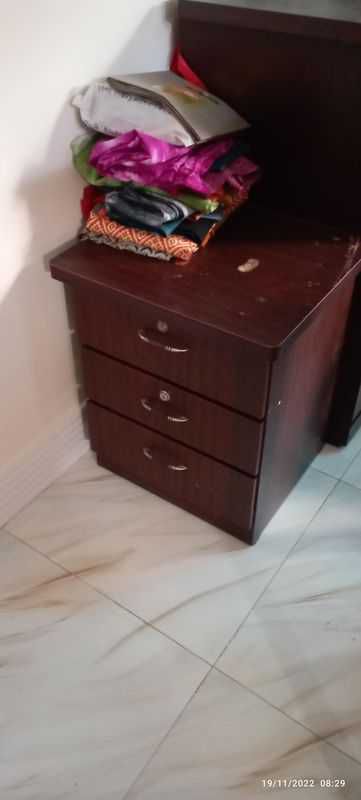 Bed side boxtable