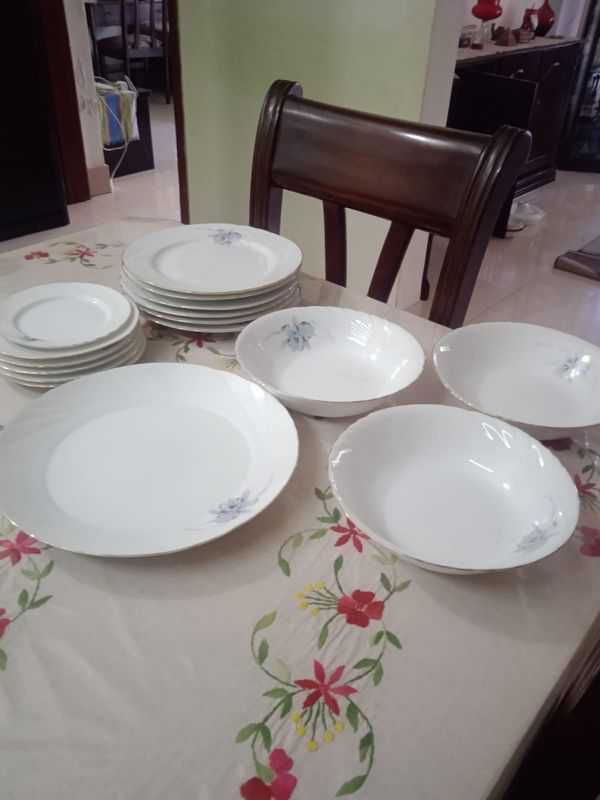 SELLING 16 PIECES DINNER SET