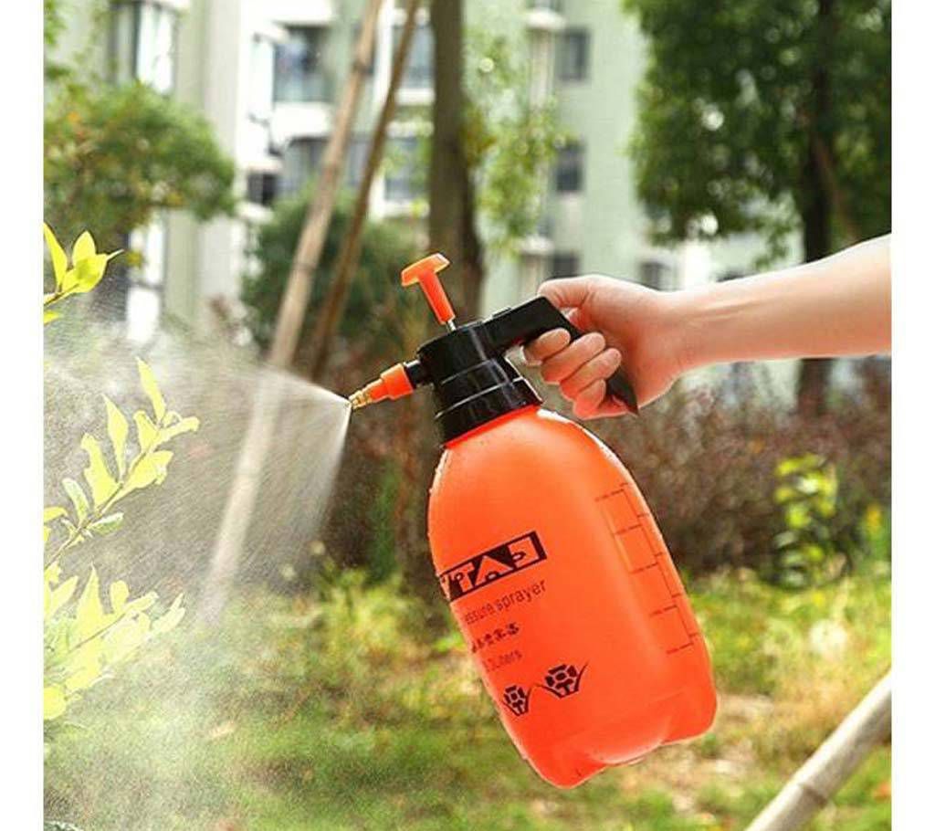 Air pressure sprayer to give water to insecticides on the tree