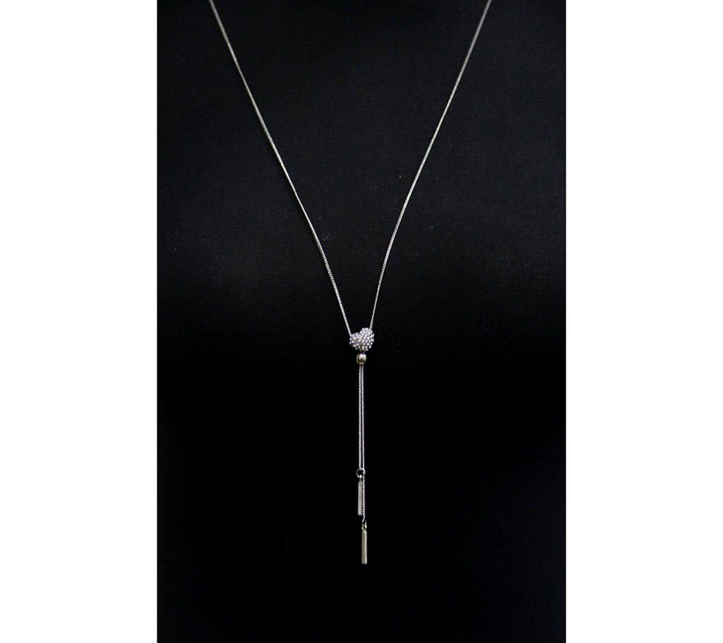White stone setting long chain pendant