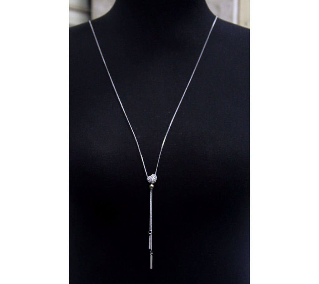 White stone setting long chain pendant
