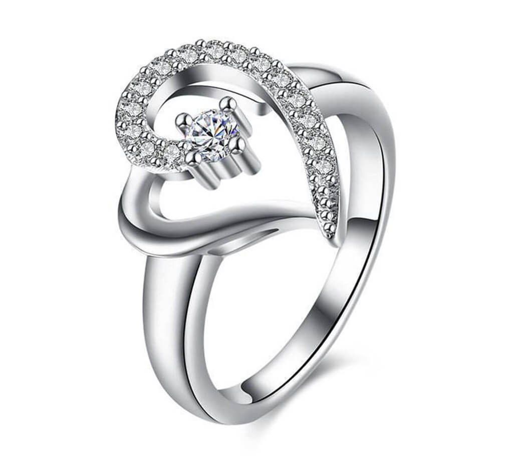 Heart shaped white stone setting finger ring