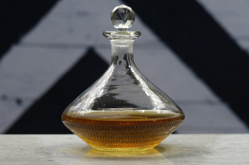shobhana enterprises Decanter Glass Bottle(1200 ml) for Decoration,Whiskey, Scotch, Wine, Vodka,Rum Decanter  (Glass, 1200 oz)