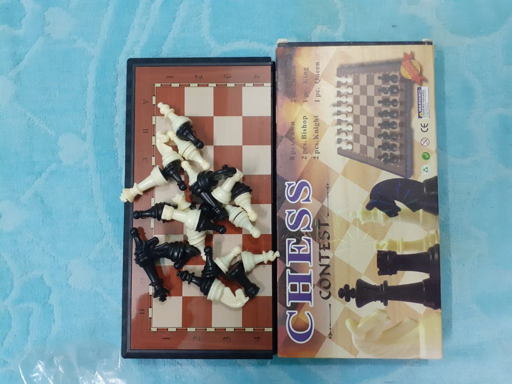 Magnetic Cheese Board; High Class Chess Set with Folding Chess Board
