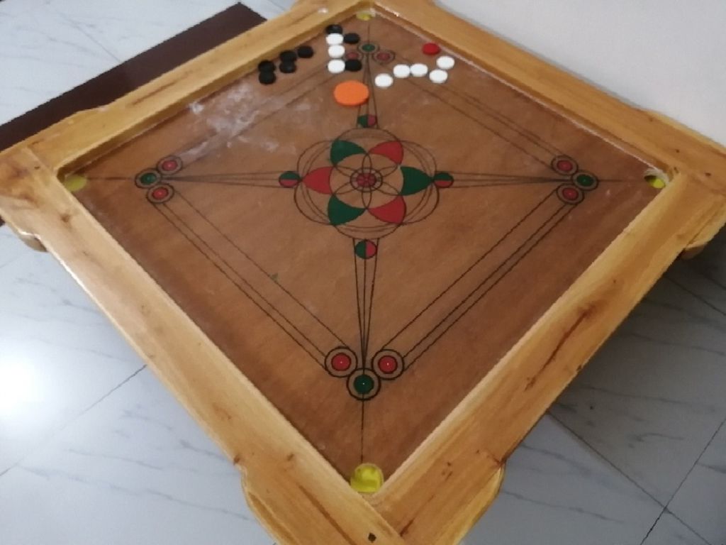 BIG OFFER ,,45 INCHE MAHOGANY CARROM BOARD ,,BEST QUALITY ,,CHEAP PRICE ,WITH 1 SET ,COINS