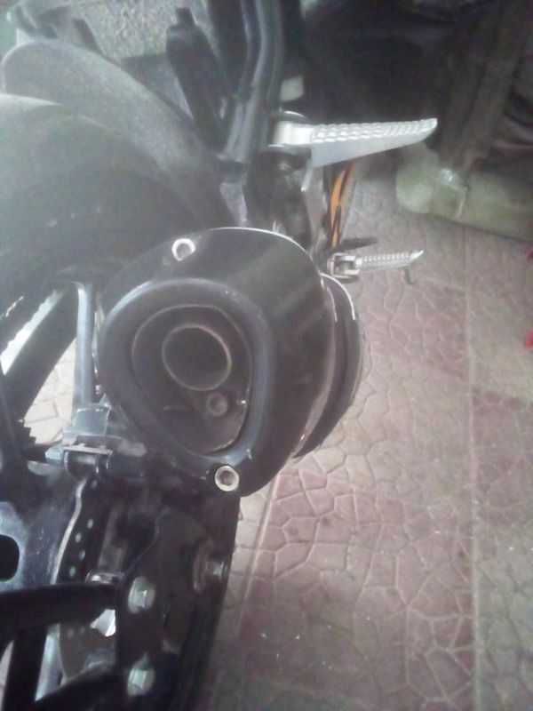 Akropovic Exhaust with ban pipe