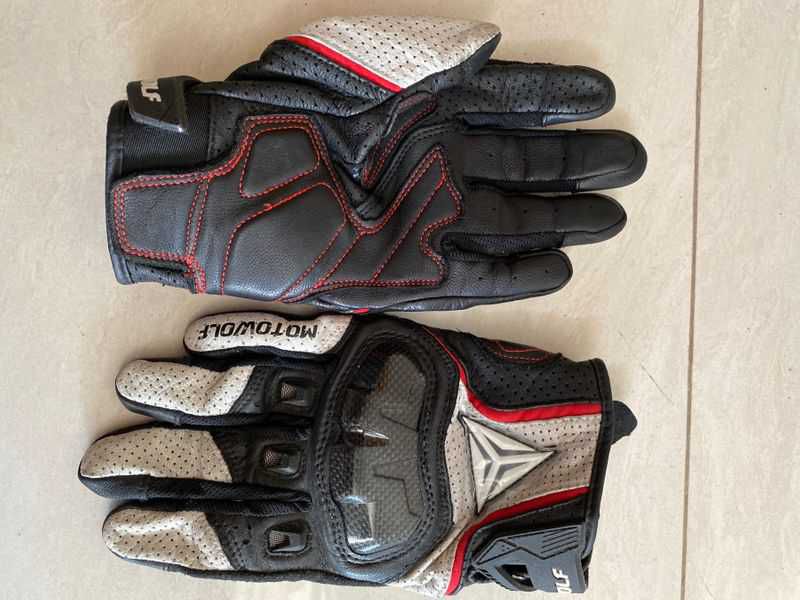 Motowolf Gloves.