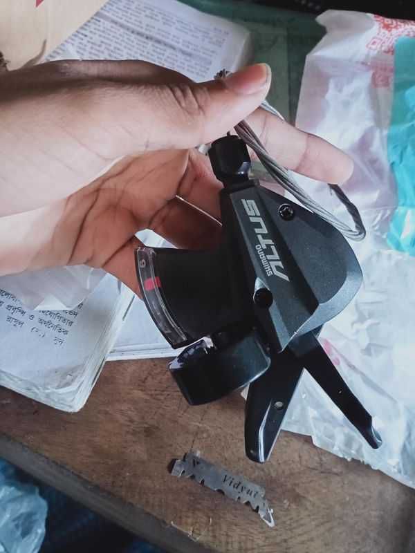 Shimano Shifter for sell 1 pis