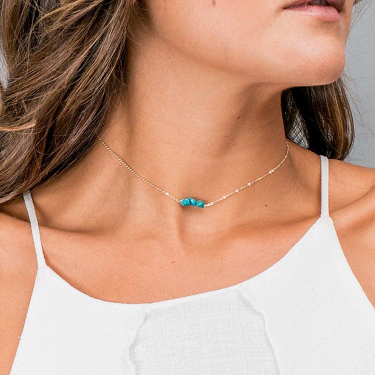 2017 Fashion Bohemia Jewelry Little Green Nature Stone Irregular Necklace Simple Metal Texture Chokers for Women